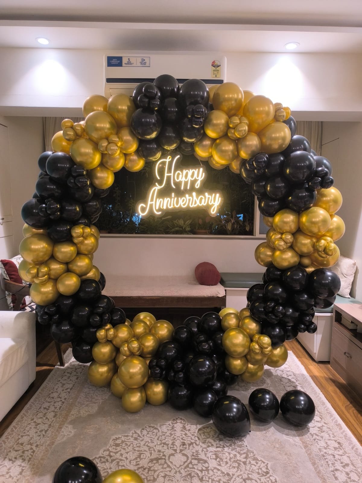 Black and gold balloon ring with Happy Anniversary neon sign anniversary decoration by Star Balloon Mumbai