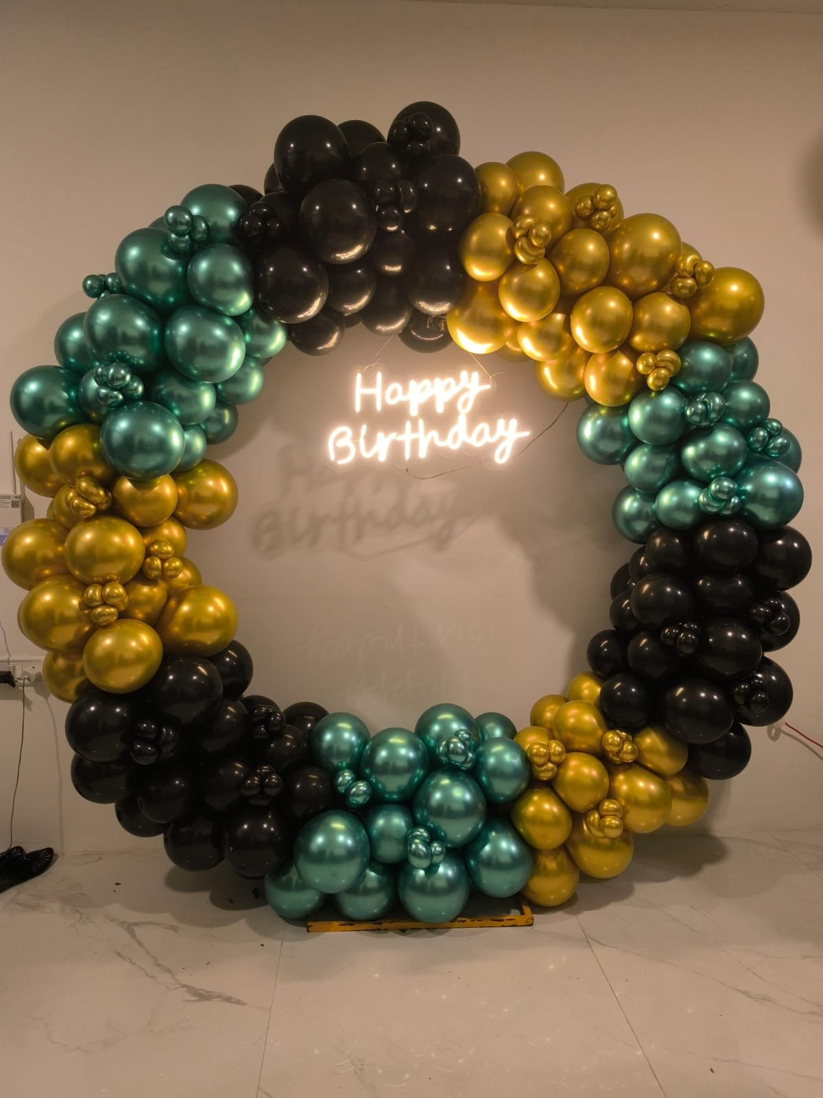 Emerald green, gold and black organic balloon ring arch by Star Balloon Mumbai
